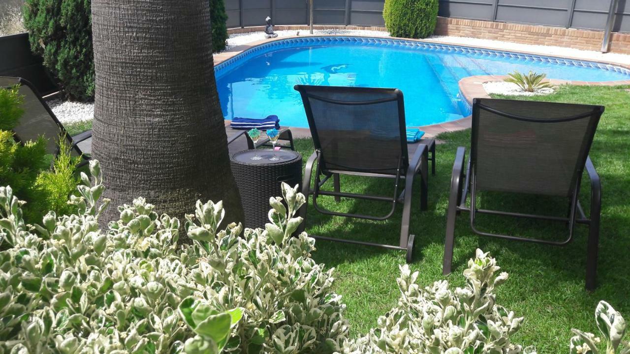 Washingtonia Villa Near Sitges Canyelles  Exterior foto